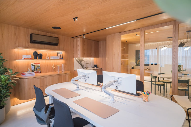 Aspirateur de bureau : pourquoi c'est devenu un essentiel du télétravail