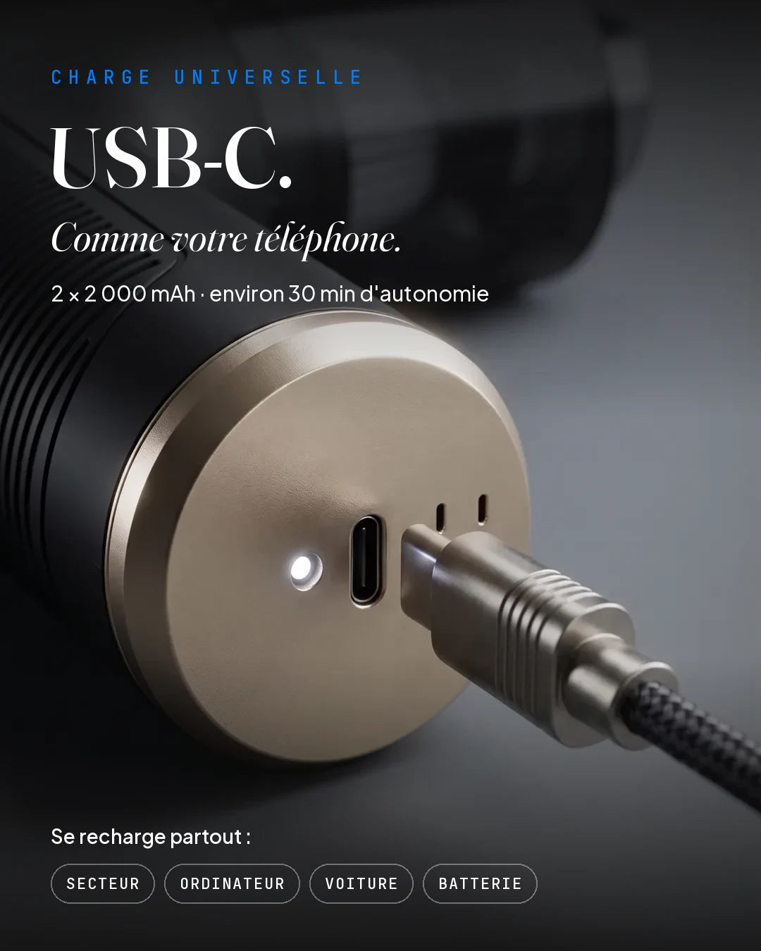 Charge USB-C universelle — câble aligné face au port, 2 × 2 000 mAh